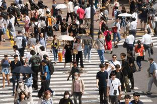 稳定输出！小莫布里全场12中8 贡献18分10篮板5助攻的两双数据